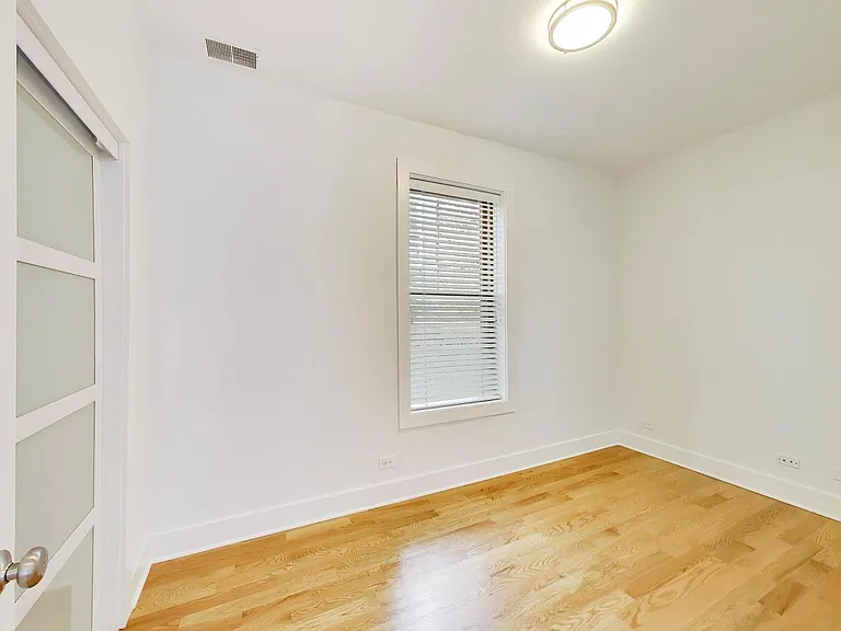 2132 N Oakley Ave #3 — Photo 14