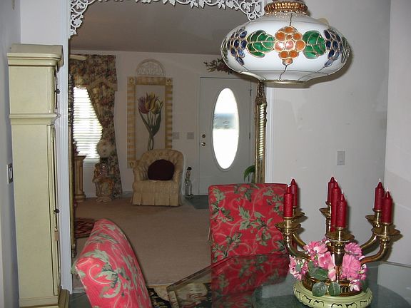 5th image of 36 Kensington Dr