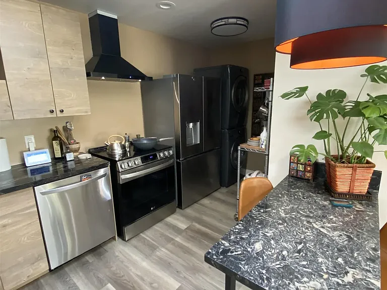 3042 Newell St — Photo 10