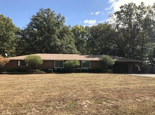 15532 N Beach Rd, Effingham, IL 62401