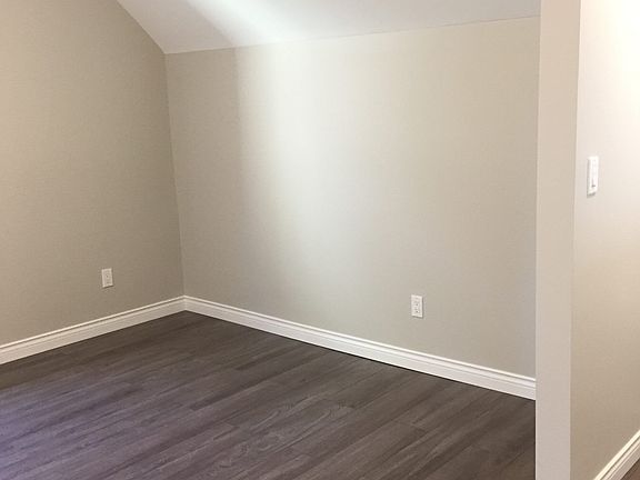 4th image of 692 Lincoln Rd