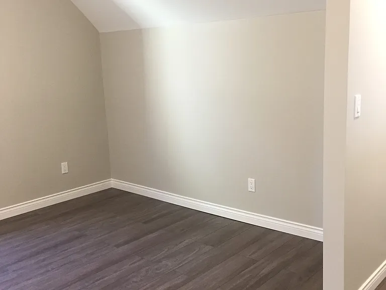692 Lincoln Rd — Photo 4
