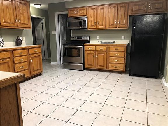 2nd image of 208 N Jayson Dr