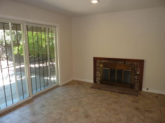 3rd image of 9141 Rosewood Dr