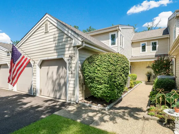 608 Hampton Ct, Doylestown, PA 18901