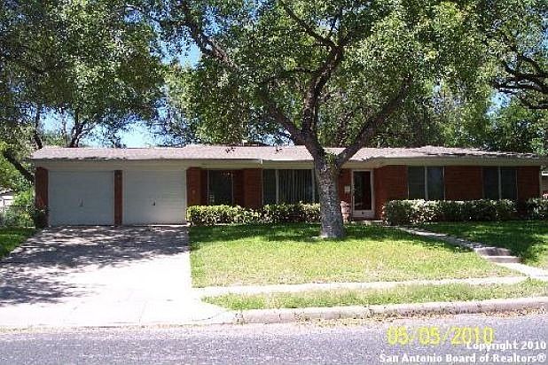 1st image of 807 Royal Ct