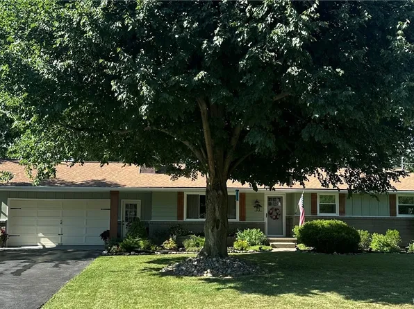 9430 Roll Rd, Clarence Center, NY 14032
