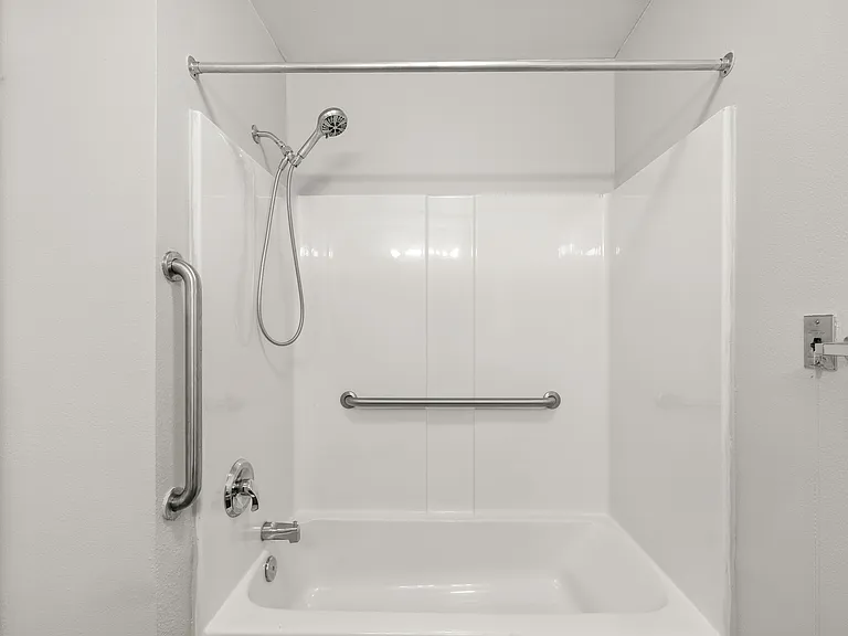 Weatherstone Park Apartments — Photo 7