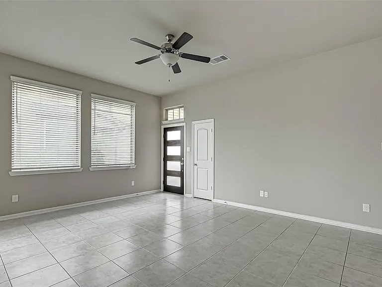 315 Biltmore Loop — Photo 11
