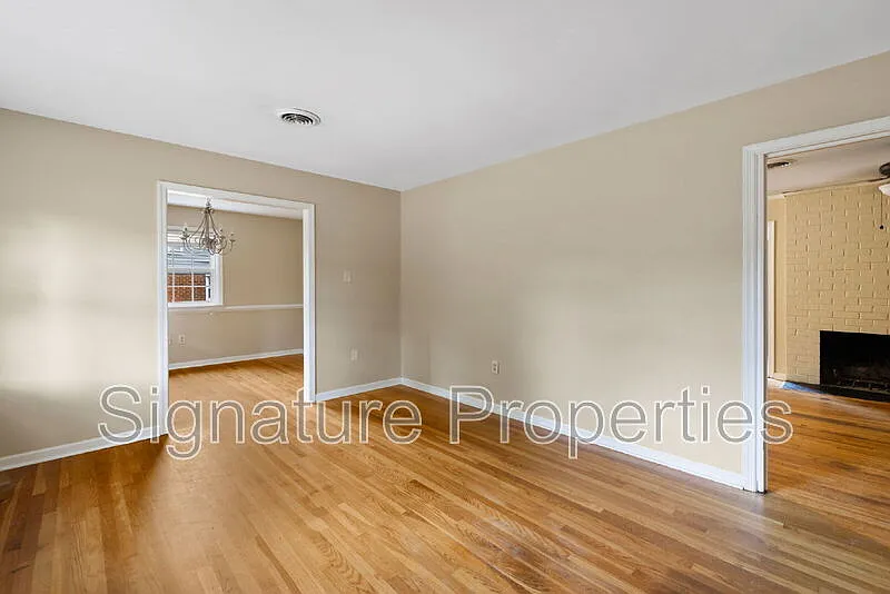 4 bed, 1.5 bath, 1858 sqft, $1,900 — Photo 4