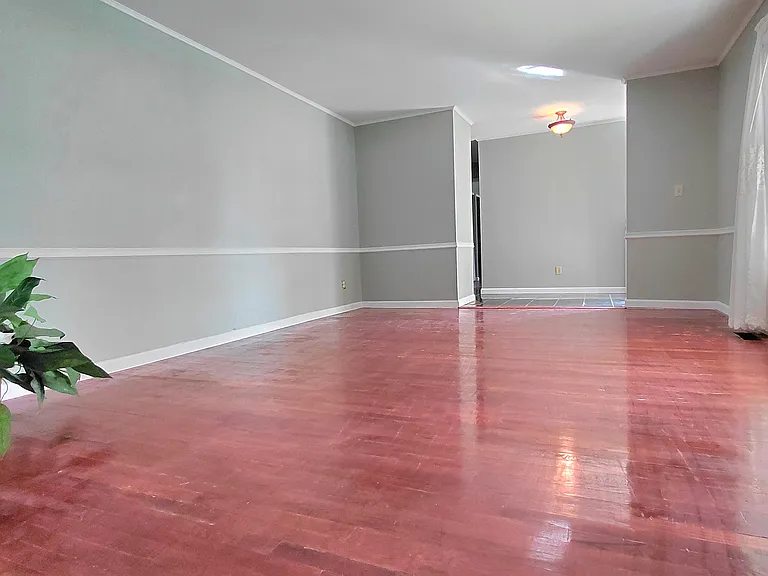 874 Hollyridge Dr — Photo 4