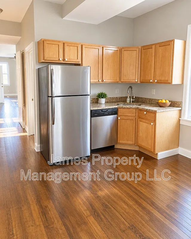 3 bed, 1.0 bath, 1100 sqft, $2,550 — Photo 3