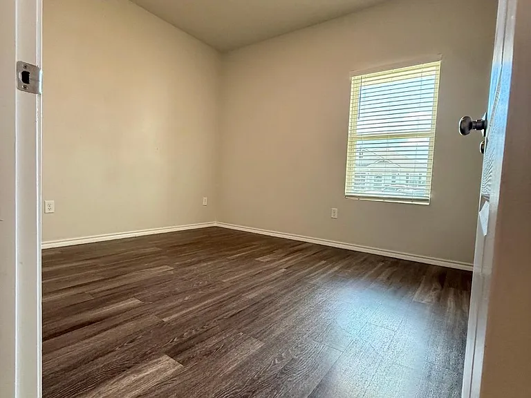 1404 Monterey Dr — Photo 13