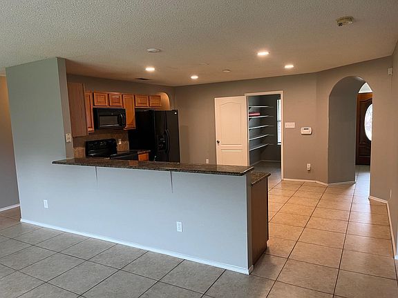 5th image of 4405 Carriage Lane Cir