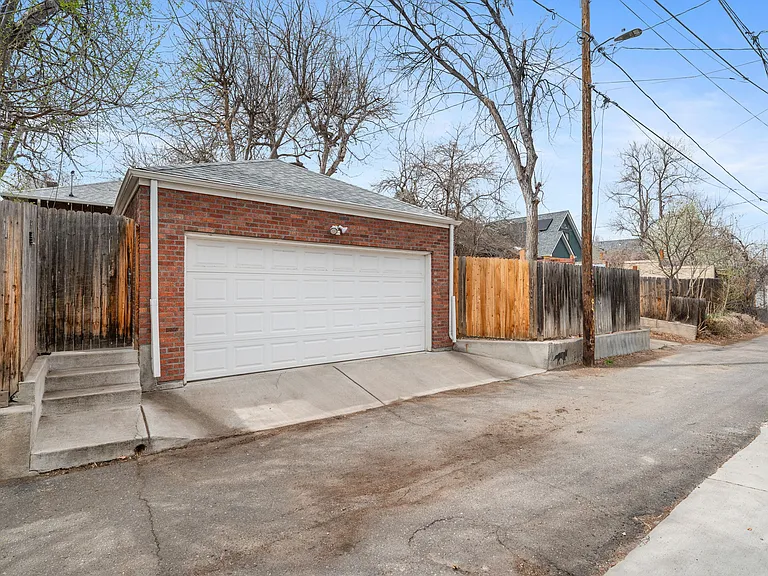 1136 Cook St — Photo 32
