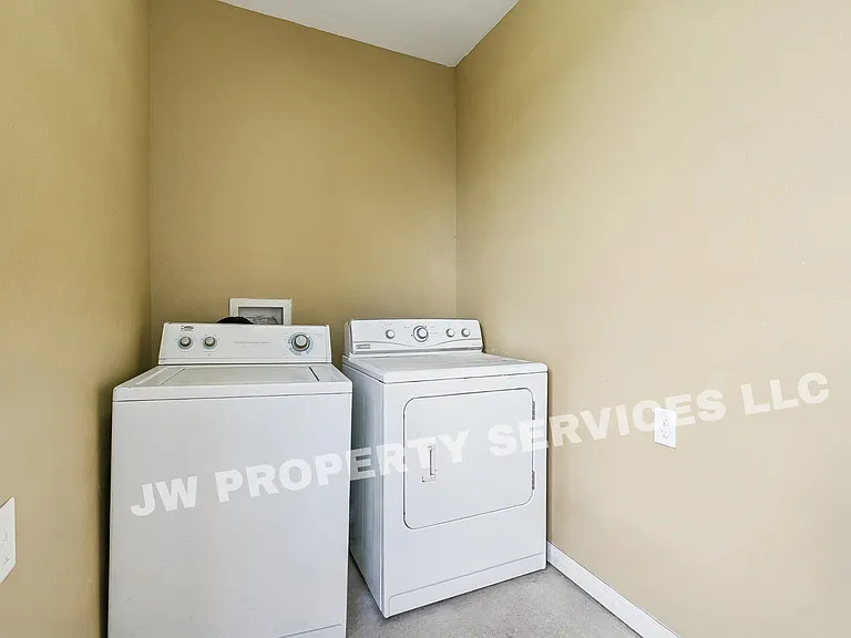 2522-24 N Tonti St — Photo 10