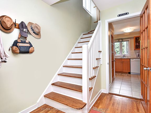 3rd image of 32 Arundel Ave