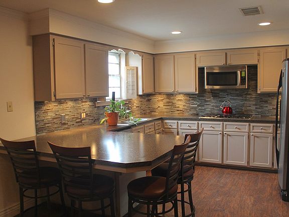 5th image of 3213 Blossom Ln