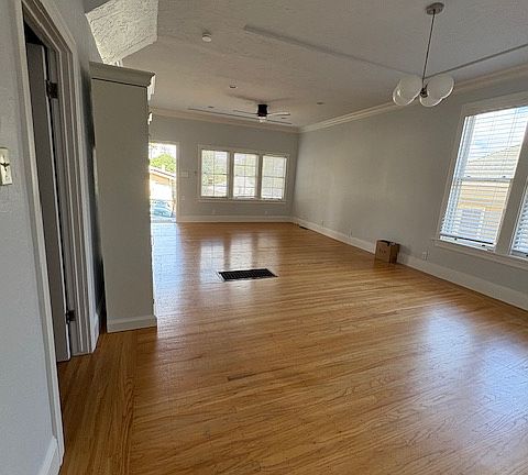 3rd image of 833 Capitol St