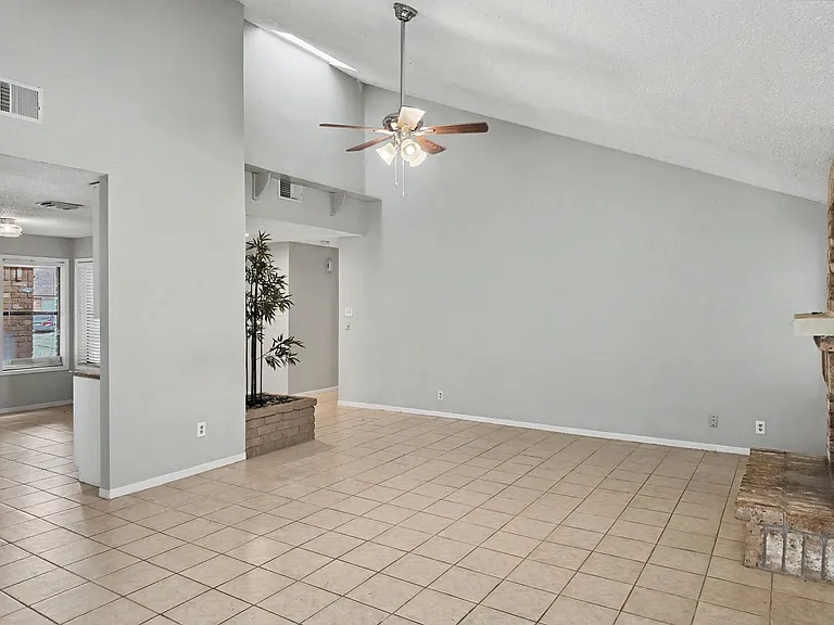 7410 Songwind Ln — Photo 5