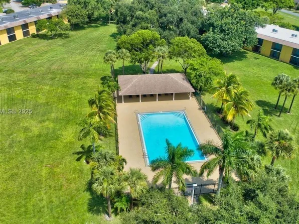 1536 W Meadows Circle W, Boynton Beach, FL 33436