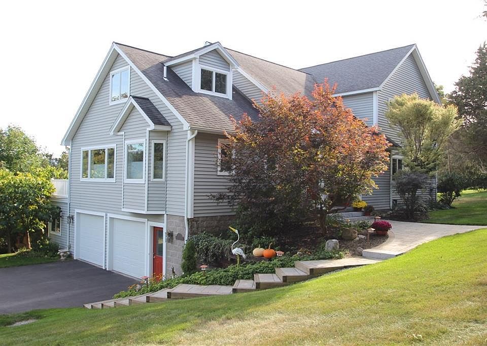 1st image of 8 Hillside Dr