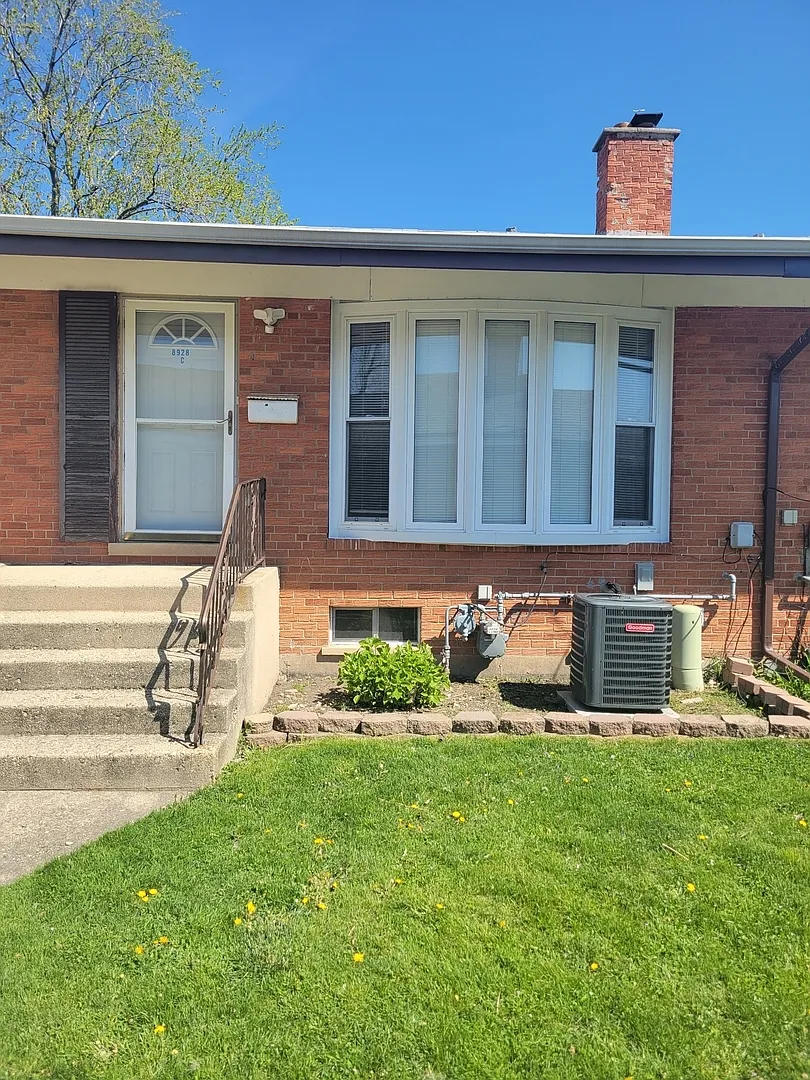 3 bed, 1.5 bath, 1194 sqft, $2,350 — Photo 1