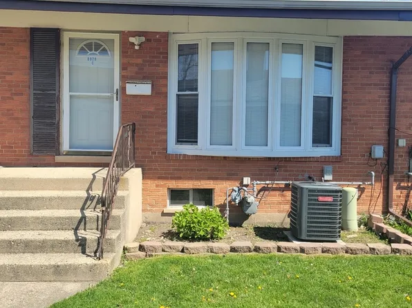 8928 Robin Dr APT C, Des Plaines, IL 60016