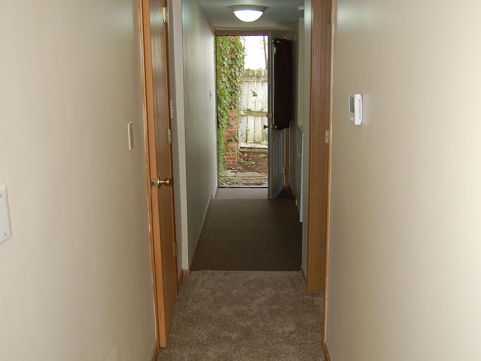 Hallway to 2 Bedrooms, 2nd bathroom, laundry and patio