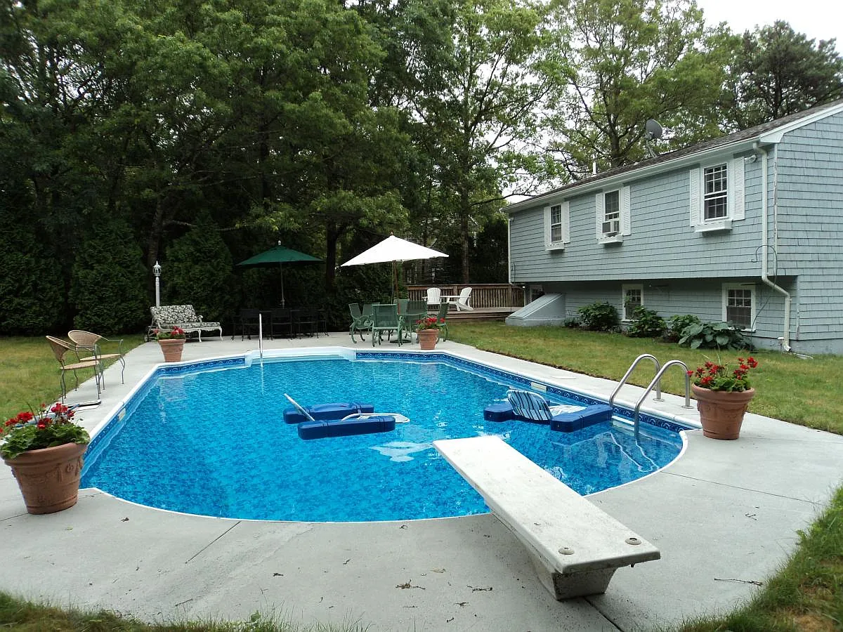 14 Greenville Dr — Photo 1