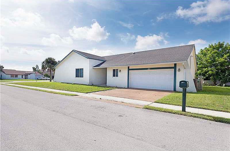 1st image of 8802 Paradise Ct
