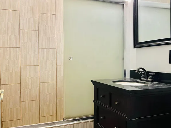 18427 Bessemer St, Reseda, CA 91335