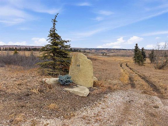5th image of 40 Devonian Ridge Pl