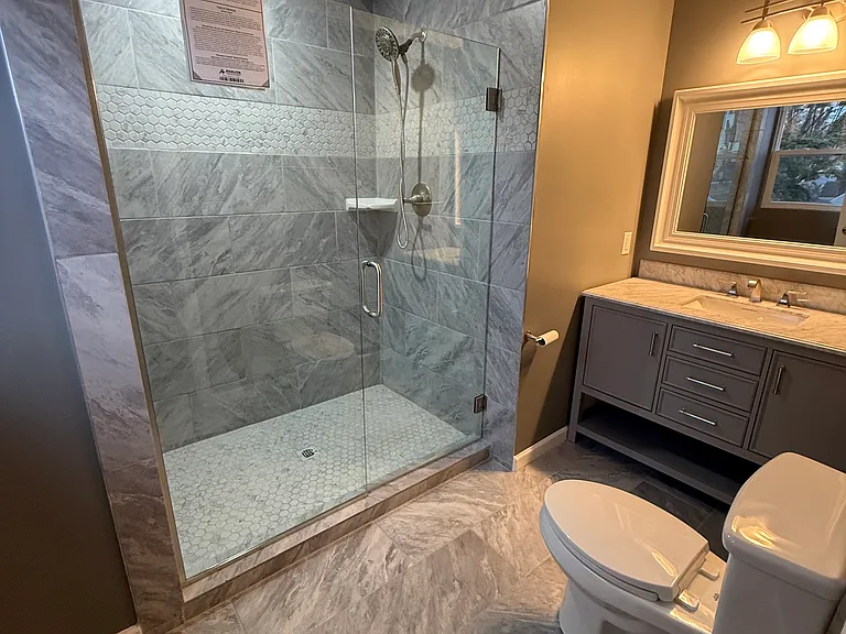 main ensuite bathroom
