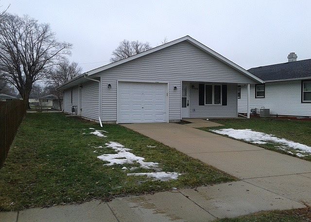 1st image of 3430 Gladstone Ave