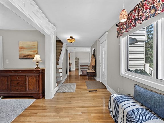 5th image of 143 Morton St