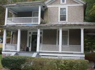 353 Roxbury St, Clifton Forge, VA 24422