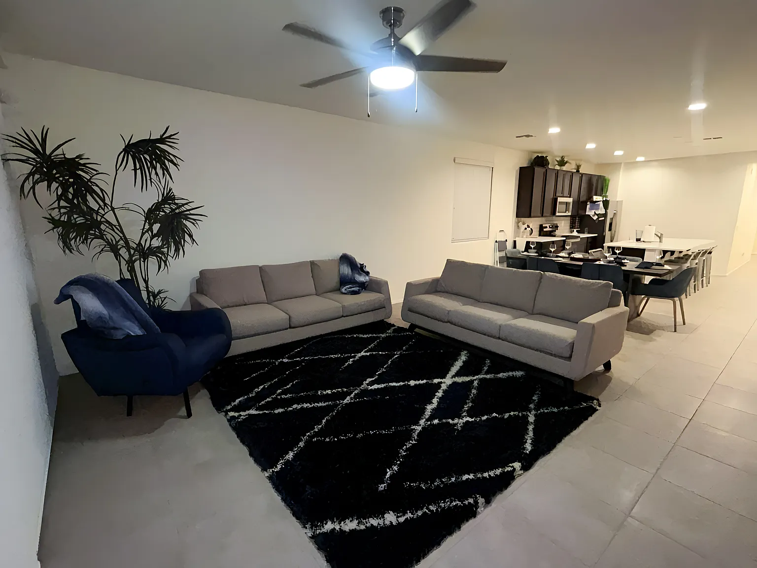 3 bed, 1.0 bath, 2046 sqft, $1,364 — Photo 3