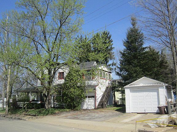 2nd image of 401 E Walnut St