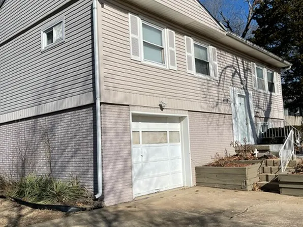 9212 W 100th Ter, Overland Park, KS 66212