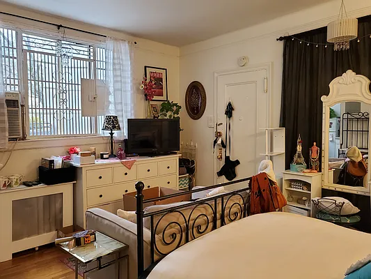 Rented by Frank Valvo Real Estate | media 9