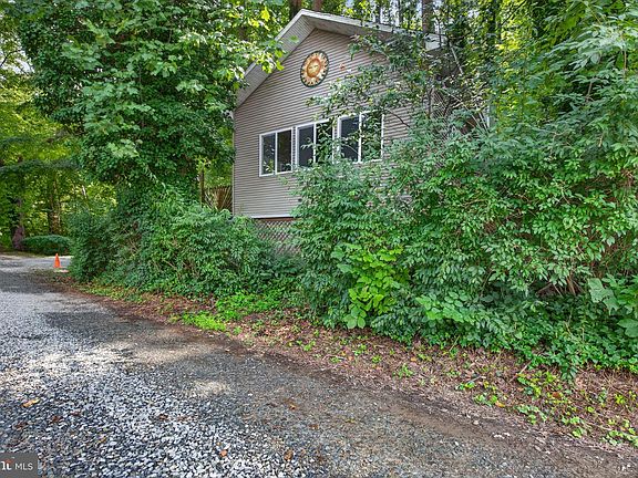 3rd image of 699 Cold Cabin Rd