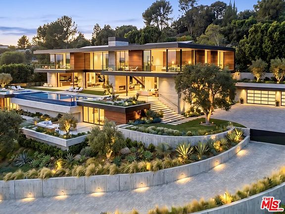 3rd image of 13511 Mulholland Dr