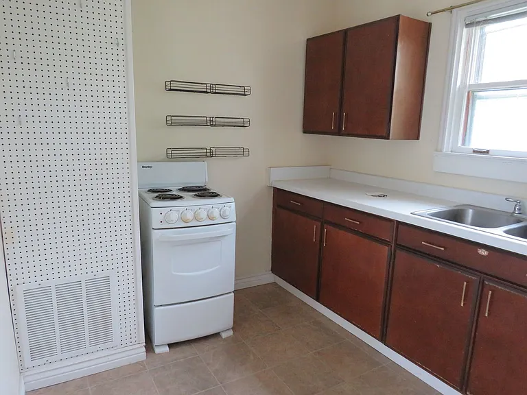 2619 Michigan St — Photo 4
