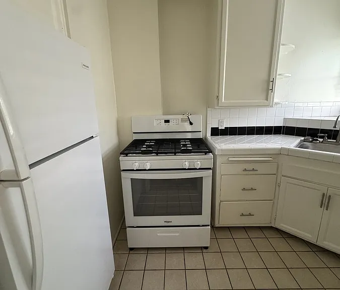 5959 Cahuenga Blvd #D — Photo 1