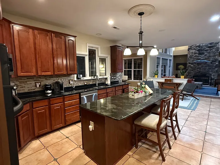1006 Glendevon Dr — Photo 15
