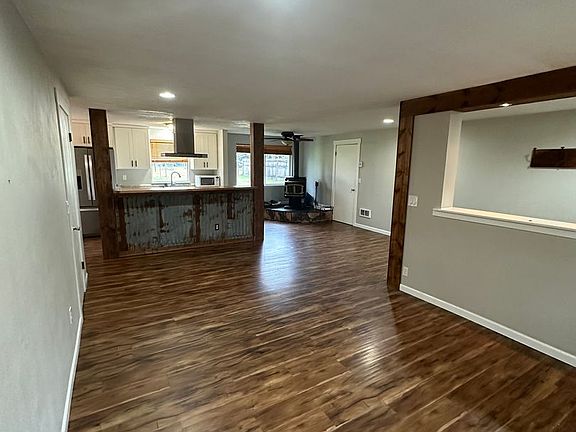 3rd image of 1494 Farm Dr