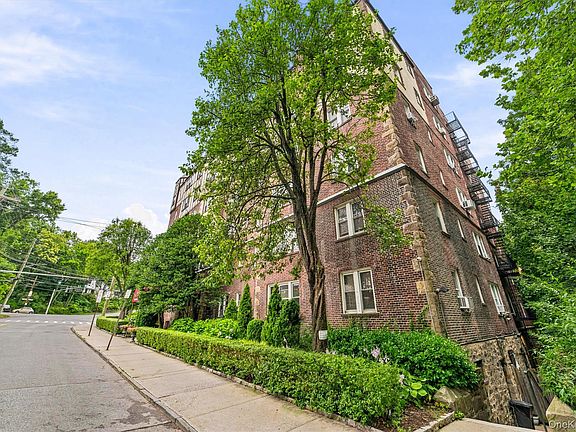 3rd image of 294 Bronxville Road #1F