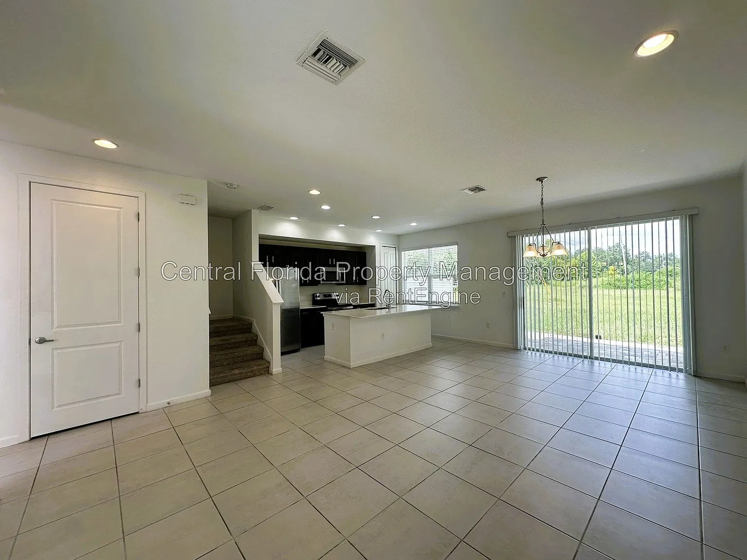 3 bed, 2.5 bath, 1356 sqft, $1,949 — Photo 4