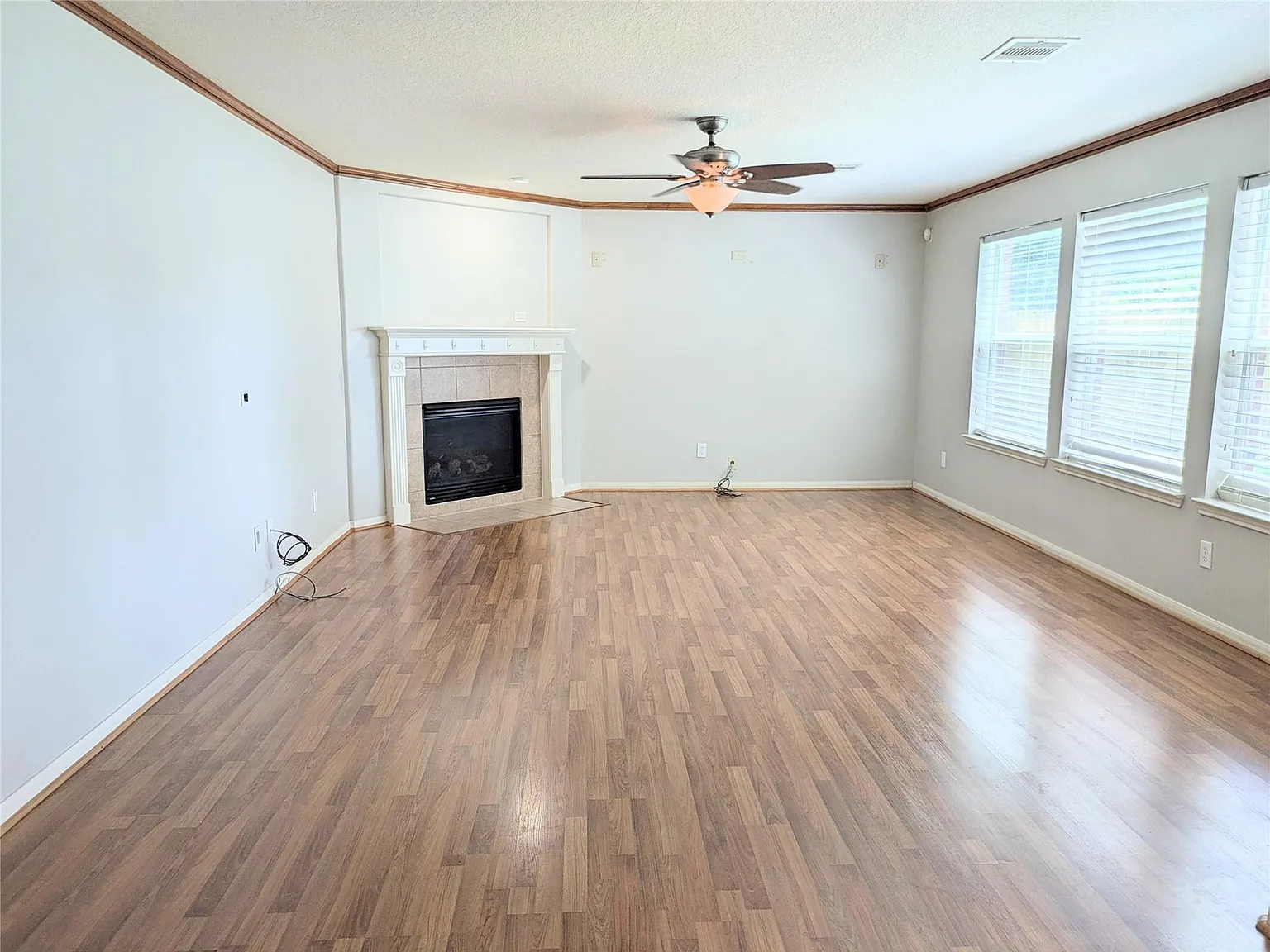 4 bed, 3.5 bath, 3500 sqft, $2,850 — Photo 4